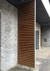 Træløsning i kombination med muret facade